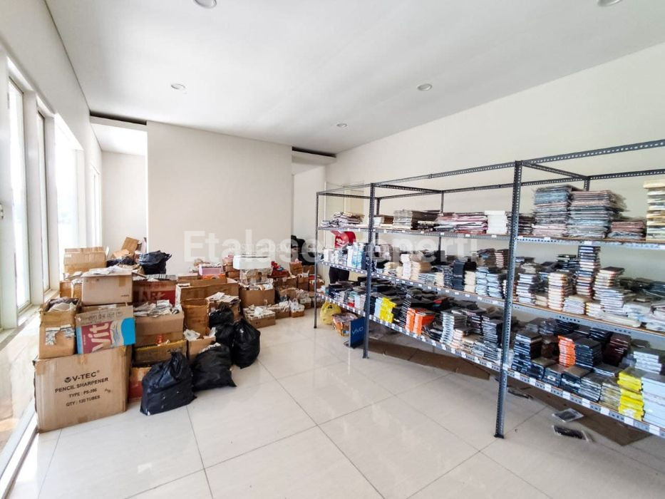 Foto properti Dijual Rumah Graha Famili Surabaya Barat 4