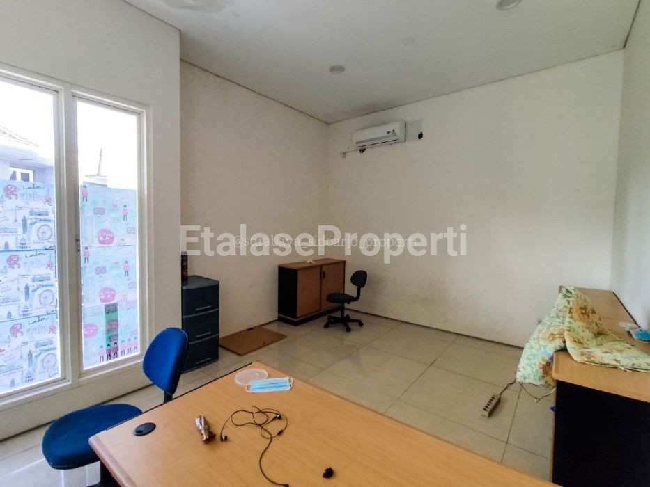 Foto properti Dijual Rumah Graha Famili Surabaya Barat 5