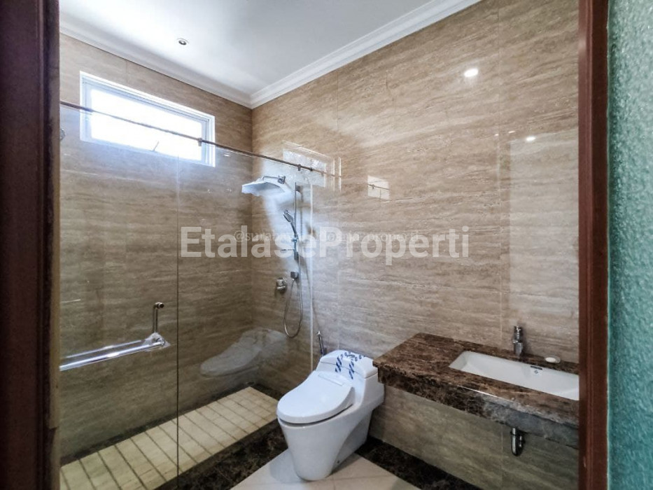 Foto properti FOR SALE PRIVATE CLUSTER! Rumah Baru Minimalis Graha Famili Surabaya Barat 10