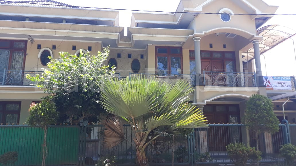 Foto properti Rumah Pojok 2 Lt  Siap Huni 1