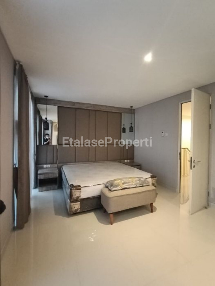 Foto properti Disewakan Cepat Rumah Baru Gres Suvadiva Pakuwon City 2