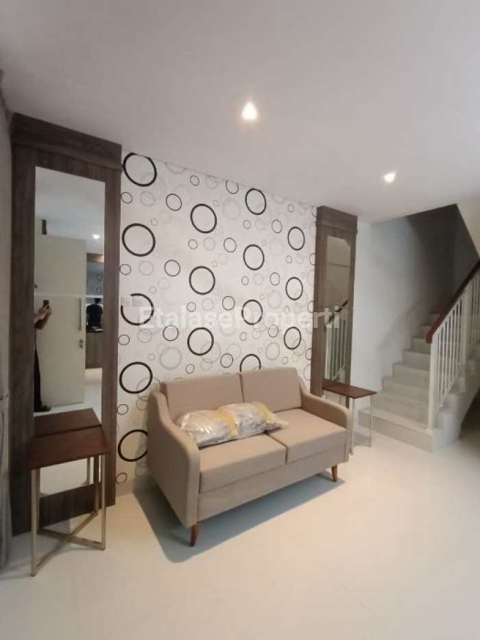 Foto properti Disewakan Cepat Rumah Baru Gres Suvadiva Pakuwon City 4