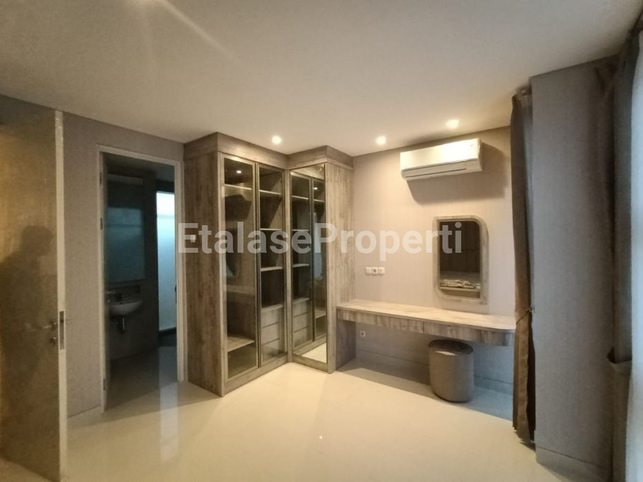 Foto properti Disewakan Cepat Rumah Baru Gres Suvadiva Pakuwon City 6