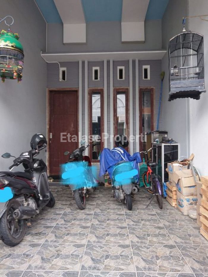 Foto properti Di Jual Cepat Rumah 3 Lantai Siap Huni Di Wiyung Indah 3