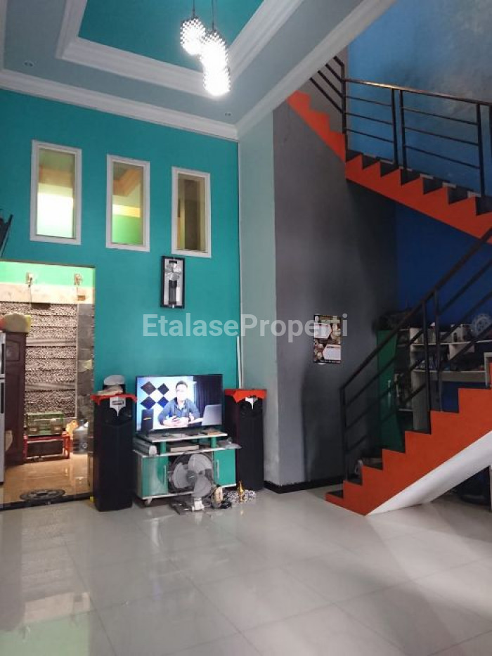 Foto properti Di Jual Cepat Rumah 3 Lantai Siap Huni Di Wiyung Indah 4
