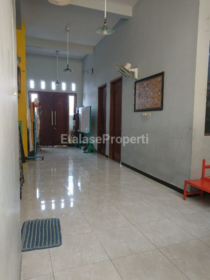 Foto properti Di Jual Cepat Rumah 3 Lantai Siap Huni Di Wiyung Indah 5