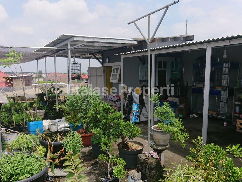 Foto properti Di Jual Cepat Rumah 3 Lantai Siap Huni Di Wiyung Indah 1