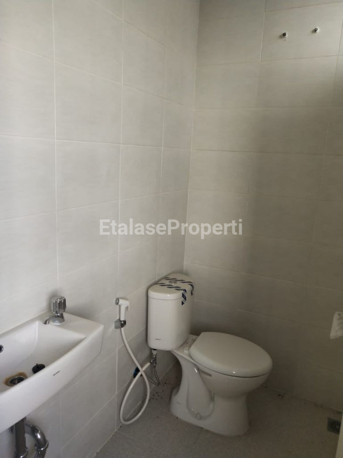 Foto properti Baru Gress! Disewakan Rumah Northwest Lake NWL Onega Citraland Surabaya 4