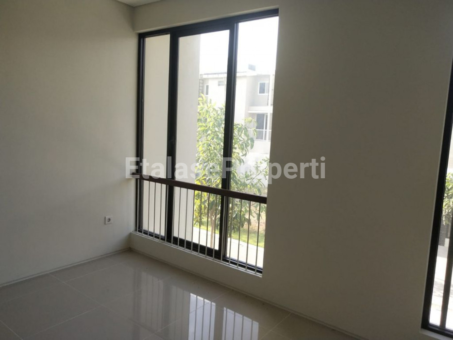 Foto properti Baru Gress! Disewakan Rumah Northwest Lake NWL Onega Citraland Surabaya 5