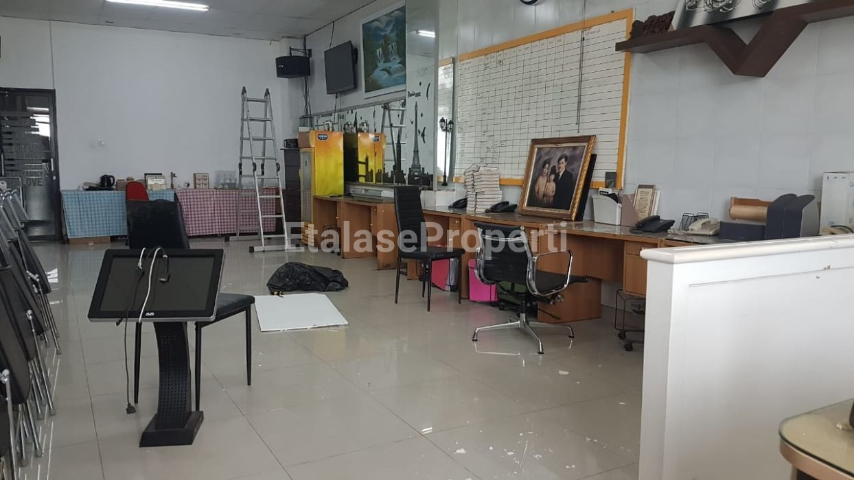 Foto properti Ruko 4,5 Lantai Siap Huni Di Komp. Ruko Wonokitri Indah Surabaya Barat 2