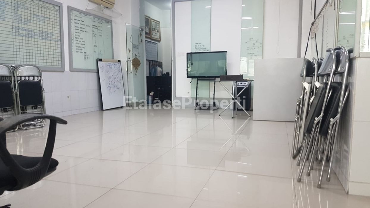 Foto properti Ruko 4,5 Lantai Siap Huni Di Komp. Ruko Wonokitri Indah Surabaya Barat 6