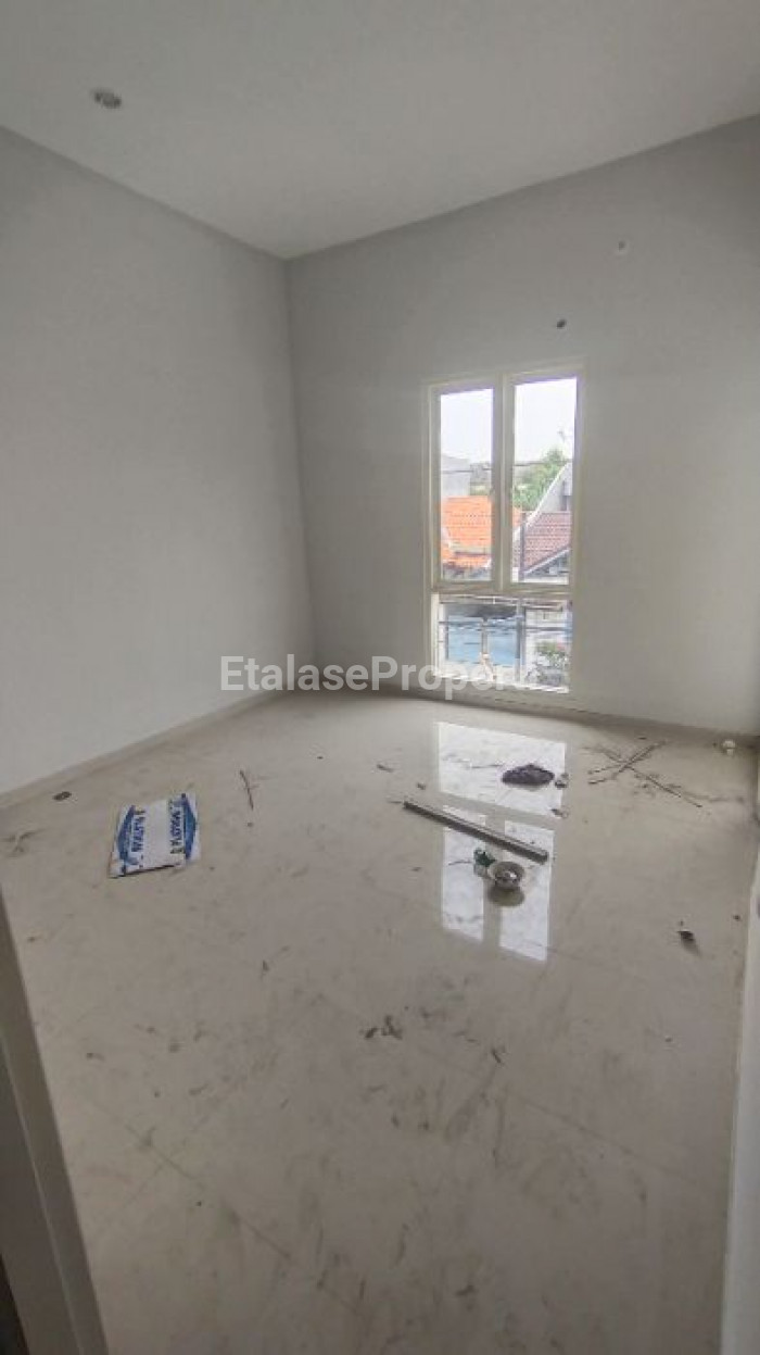 Foto properti New Gress Rumah Lebak Indah, Row Jalan Lebar 3,5 Mobil 3