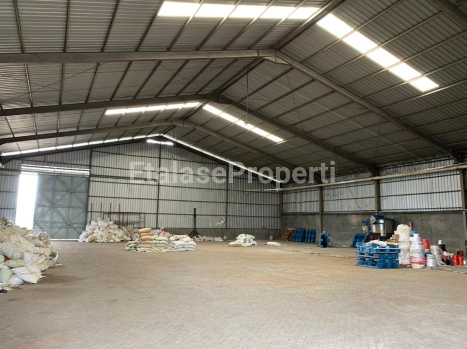 Foto properti Dijual Gudang Luas Dan Strategis Raya Mojosari-Trawas 2