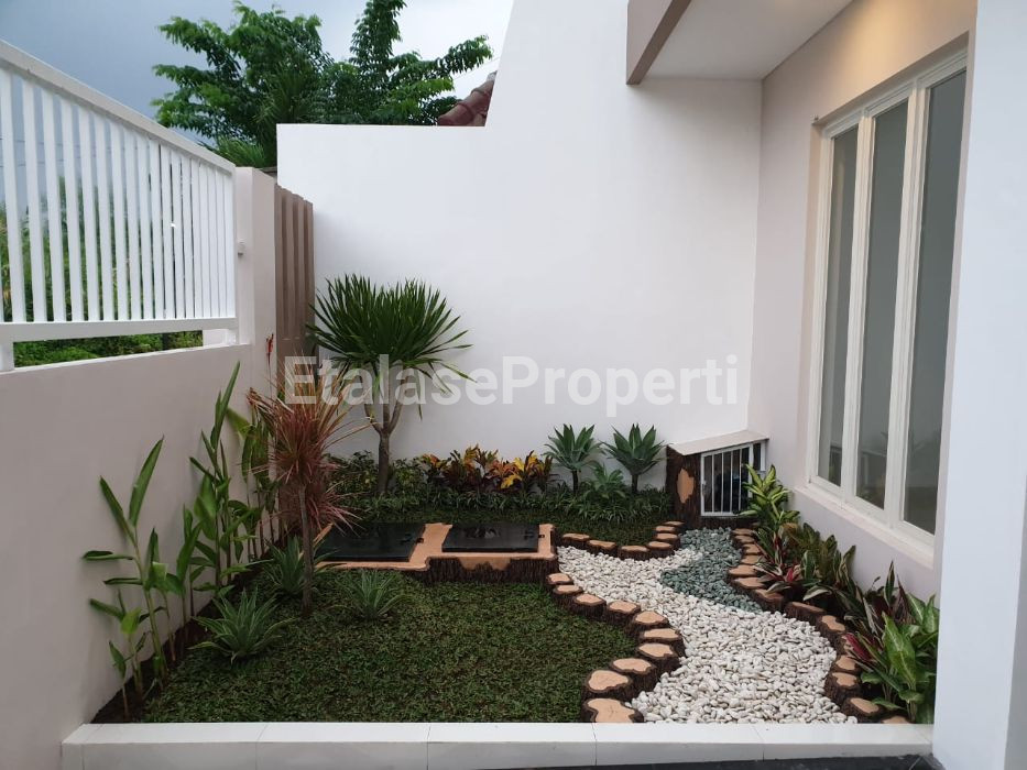 Foto properti FOR SALE  RUMAH MODERN MINIMALIS BARU GRESsss Jalan Sutorejo  Tengah Surabaya Timur 2