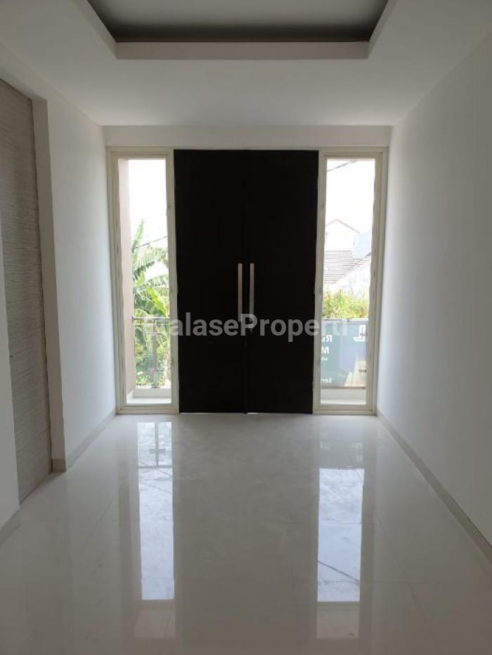 Foto properti FOR SALE  RUMAH MODERN MINIMALIS BARU GRESsss Jalan Sutorejo  Tengah Surabaya Timur 4