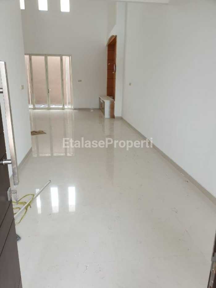 Foto properti FOR SALE  RUMAH MODERN MINIMALIS BARU GRESsss Jalan Sutorejo  Tengah Surabaya Timur 5