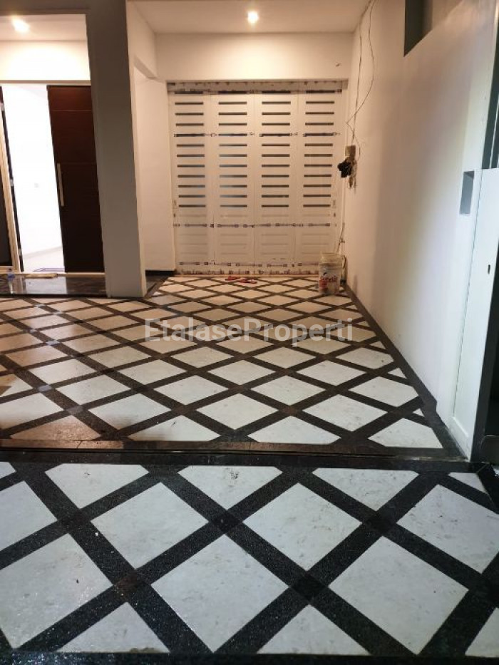Foto properti FOR SALE  RUMAH MODERN MINIMALIS BARU GRESsss Jalan Sutorejo  Tengah Surabaya Timur 6