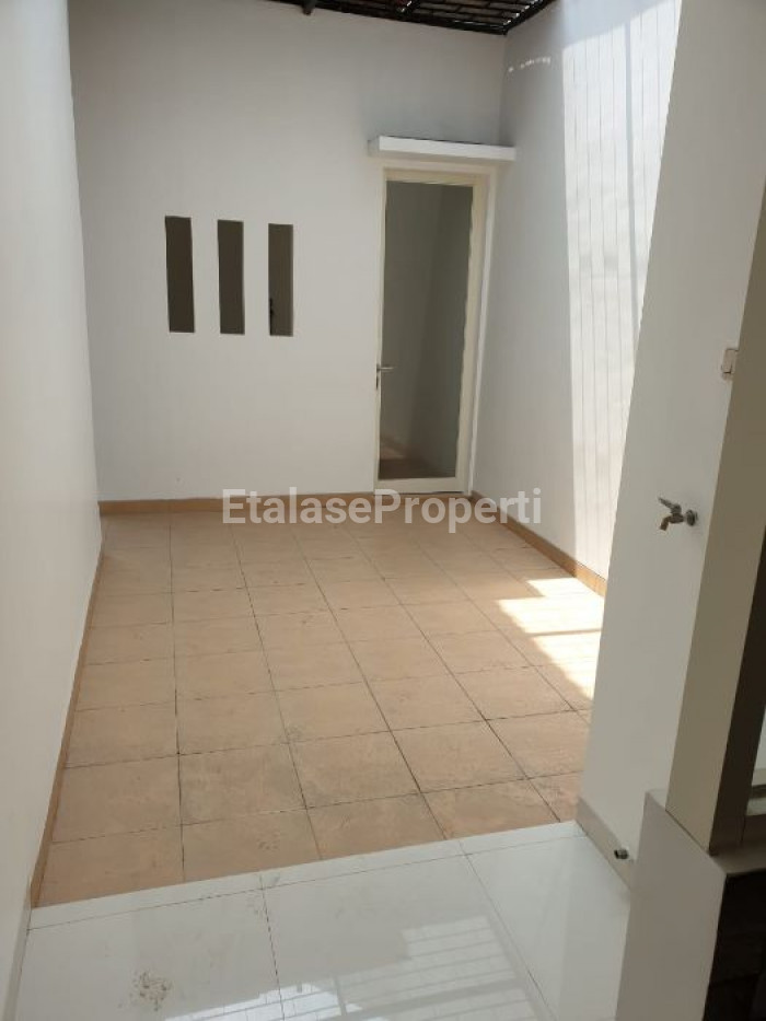 Foto properti FOR SALE  RUMAH MODERN MINIMALIS BARU GRESsss Jalan Sutorejo  Tengah Surabaya Timur 8