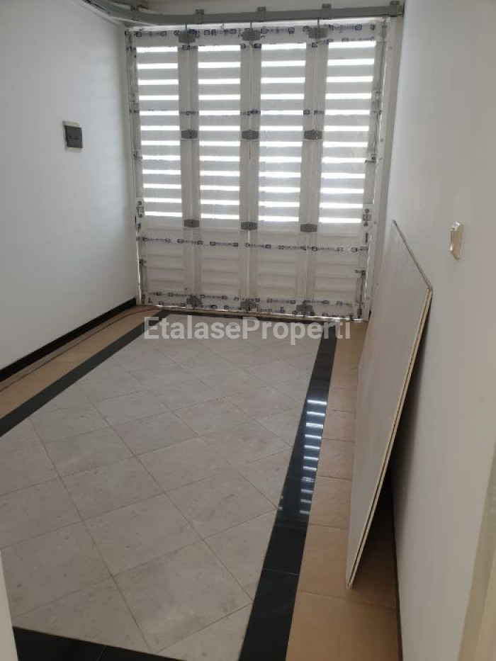 Foto properti FOR SALE  RUMAH MODERN MINIMALIS BARU GRESsss Jalan Sutorejo  Tengah Surabaya Timur 9