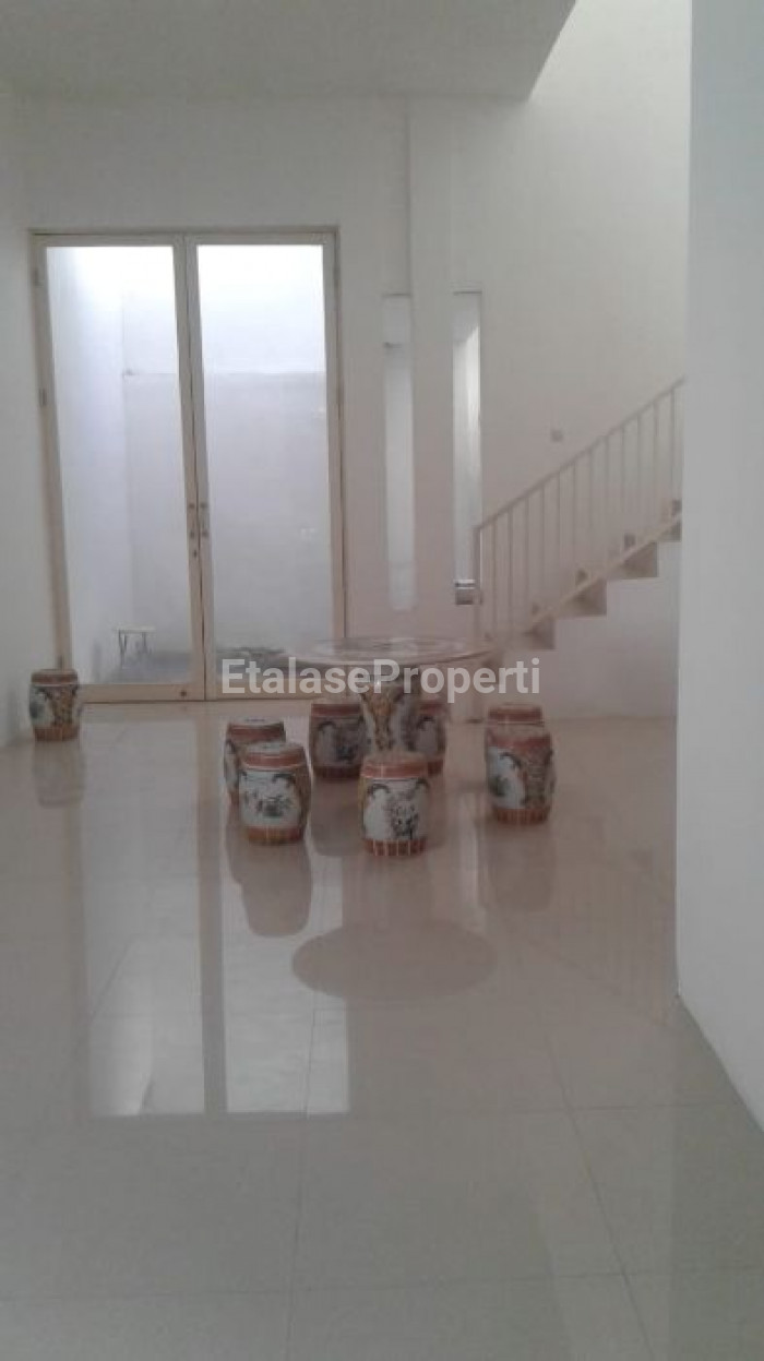 Foto properti Dijual MINIMALIS GRESS ! Dijual Rumah Purimas Dekat Gate Semi Furnish! Rp 1.5M Purimas Rungkut 2