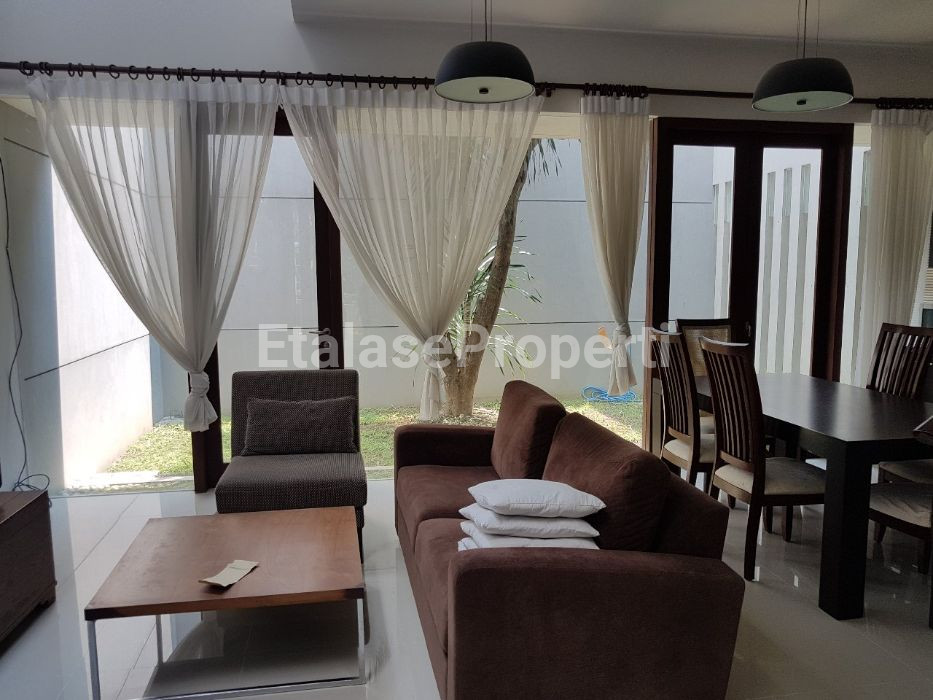 Foto properti GRAHA FAMILY 4 BR BERRY HILL 1