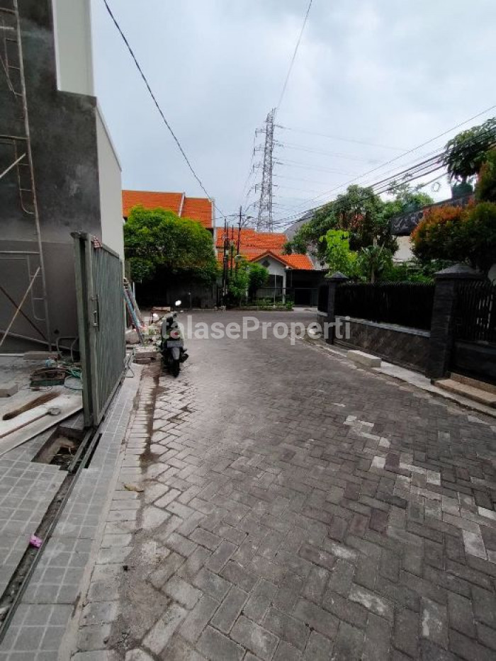 Foto properti Rumah Modern Baru Manyar Indah Tipe C Surabaya Timur Pusat Kota 9