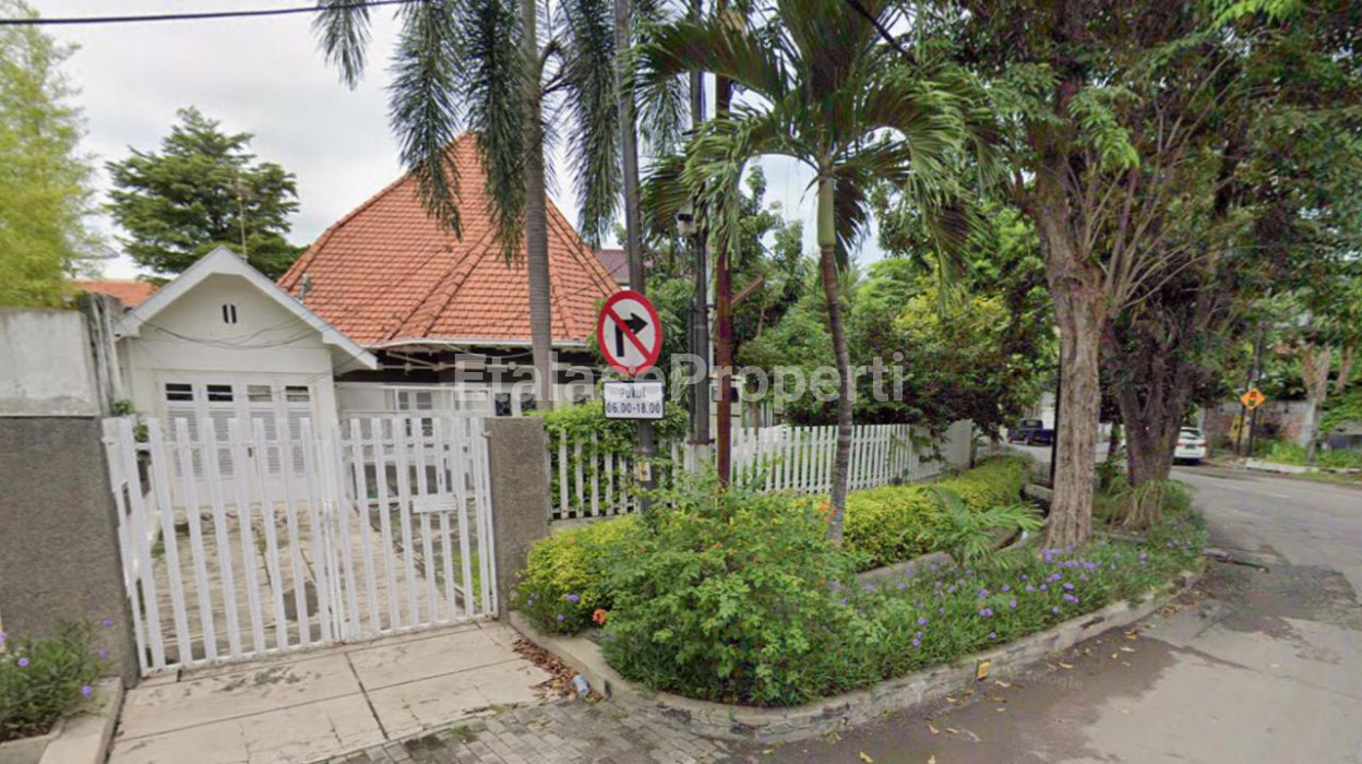 Foto properti Barang Langka! Rumah Di Jl WR Supratman Tengah Kota Surabaya 1