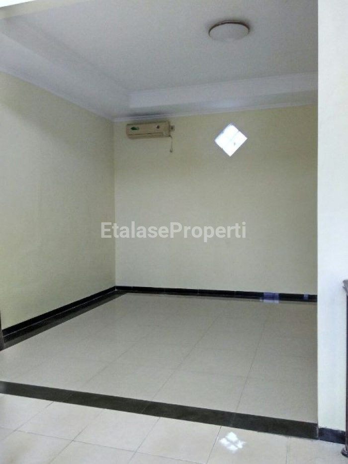 Foto properti Dijual Rumah Siap Huni 2 Lantai Daerah Wonorejo Rungkut Surabaya 5