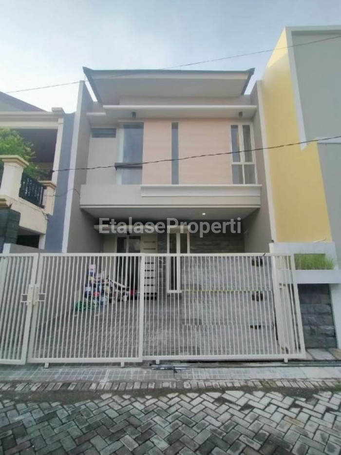 Foto properti RUMAH IDAMAN PENGANTIN BARU! DIJUAL RUMAH NEW GRESS 2 LANTAI MANYAR INDAH 1