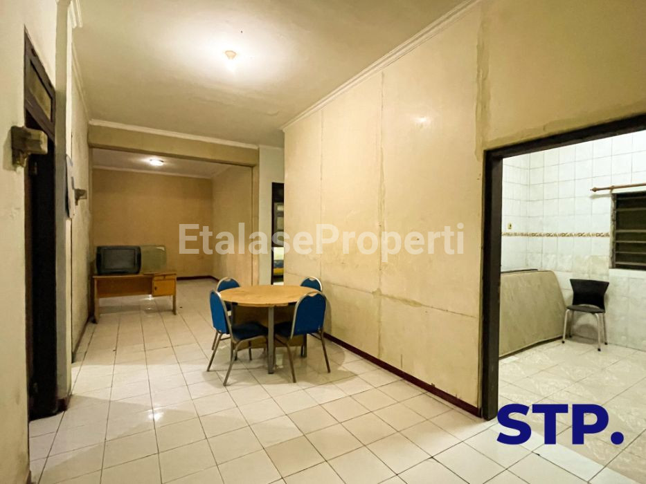 Foto properti Jual Cepat! Rumah 1 Lantai Dukuh Kupang Barat Cocok Untuk Dibangun Kos-kosan 2