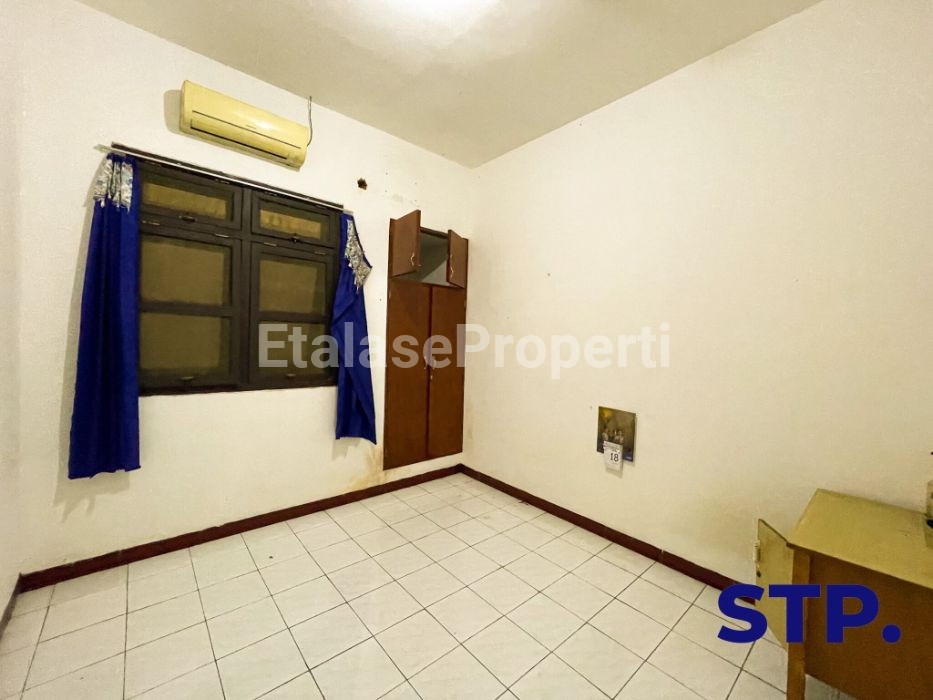 Foto properti Jual Cepat! Rumah 1 Lantai Dukuh Kupang Barat Cocok Untuk Dibangun Kos-kosan 3