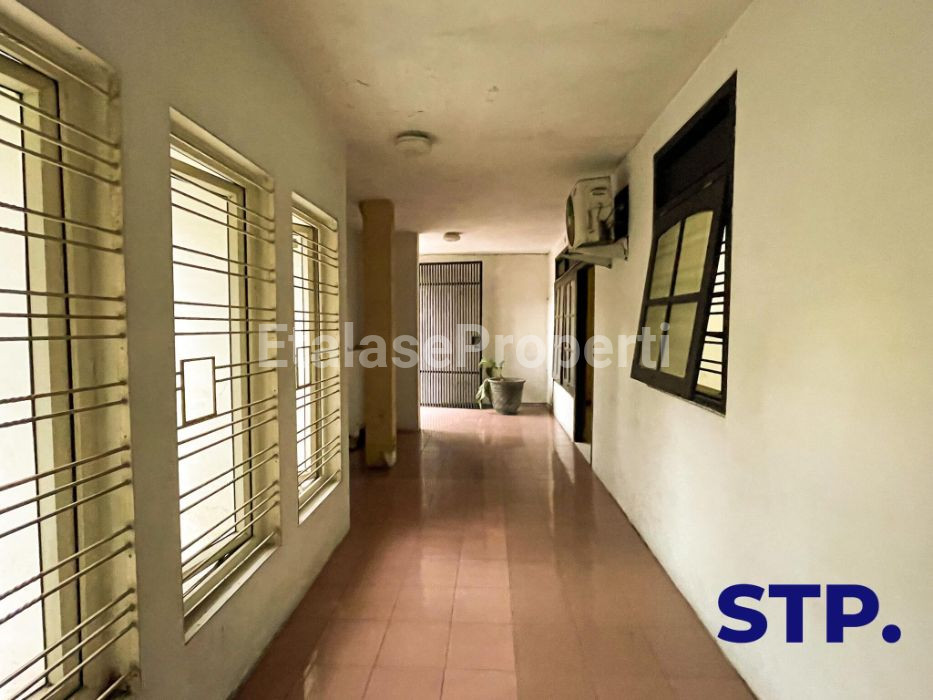 Foto properti Jual Cepat! Rumah 1 Lantai Dukuh Kupang Barat Cocok Untuk Dibangun Kos-kosan 4