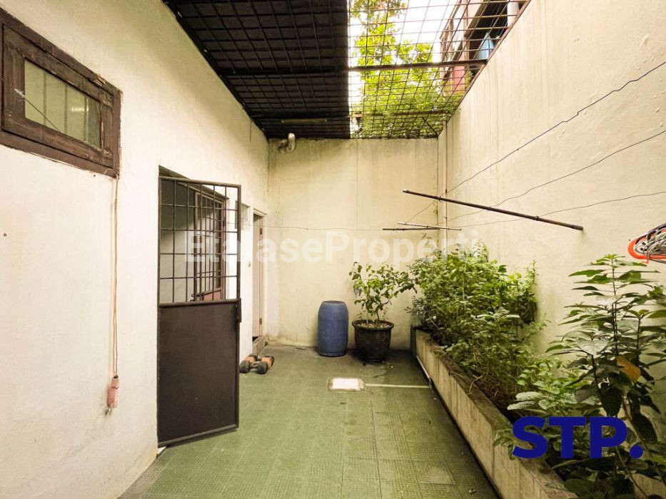 Foto properti Jual Cepat! Rumah 1 Lantai Dukuh Kupang Barat Cocok Untuk Dibangun Kos-kosan 6