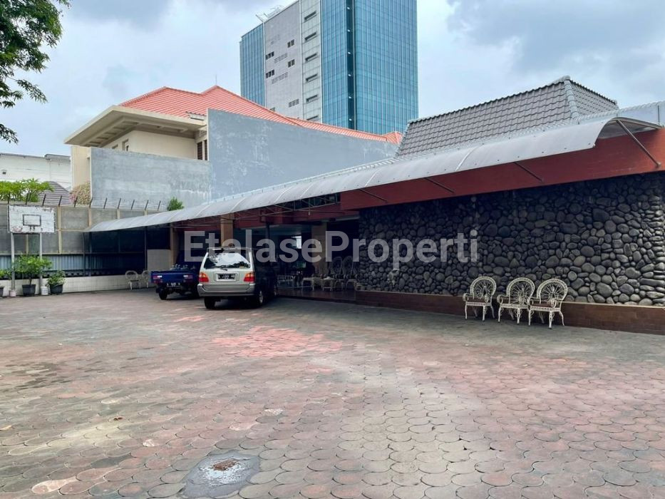 Foto properti Rumah Siap Huni  Cocok Untuk Usaha Lokasi Strategis Di Jl. Embong Kemiri Pusat Kota Surabaya 1