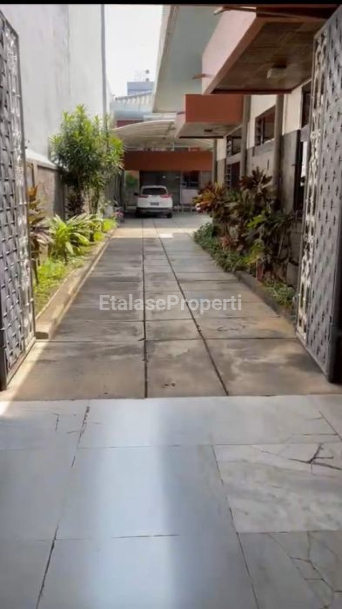Foto properti Rumah Siap Huni  Cocok Untuk Usaha Lokasi Strategis Di Jl. Embong Kemiri Pusat Kota Surabaya 3