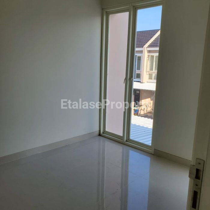 Foto properti Rumah Grand Shanaya Kosongan Lingkungan Nyaman Di Puri Safira Regency Menganti Gresik 3