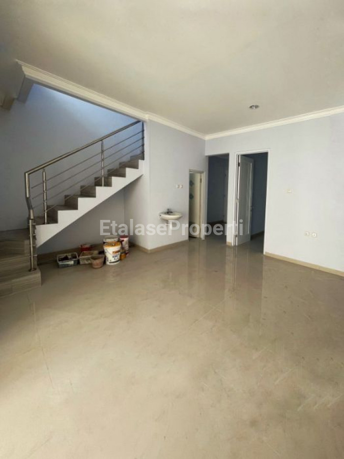 Foto properti Dijual Rumah 2 Lantai Baru Rungkut Penjaringan Asri Surabaya 5