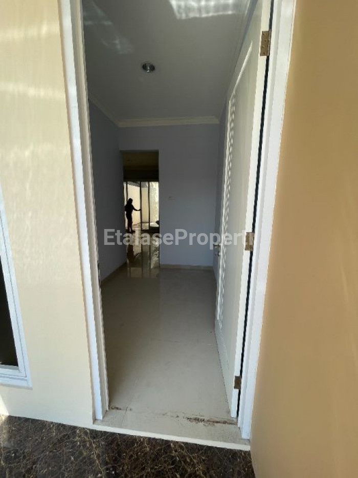 Foto properti Dijual Rumah 2 Lantai Baru Rungkut Penjaringan Asri Surabaya 3