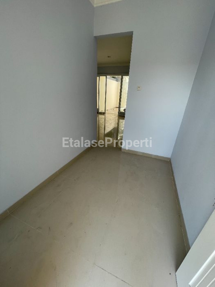 Foto properti Dijual Rumah 2 Lantai Baru Rungkut Penjaringan Asri Surabaya 4